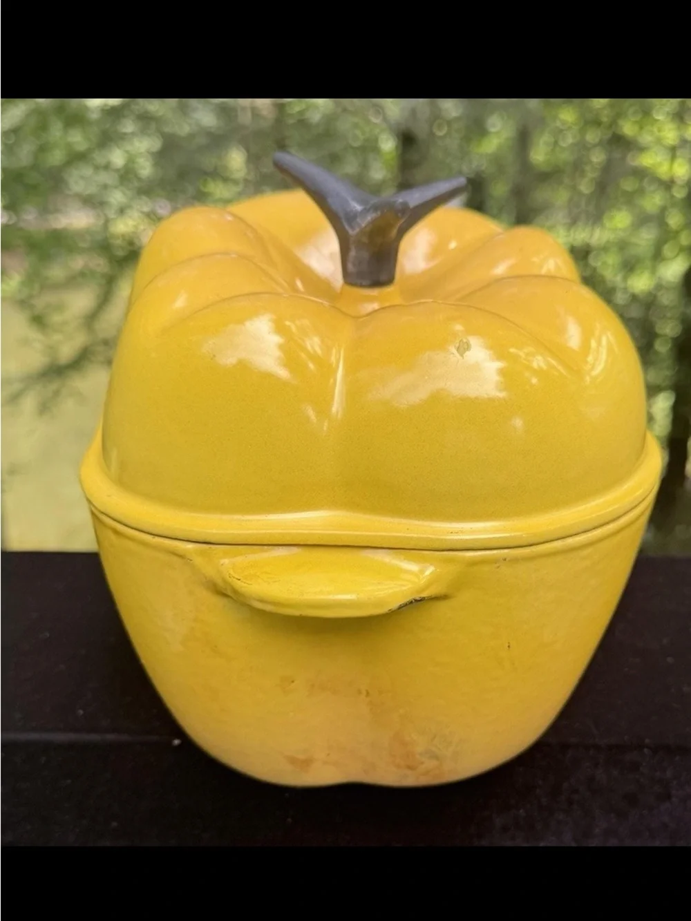 Le Creuset Yellow Bell Pepper Stoneware Cocotte 2.25 Qt cast iron